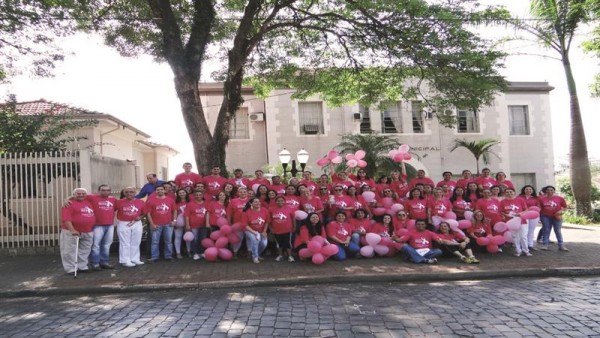 Secretaria da Saúde faz passeata da Saúde no “ Outubro Rosa”